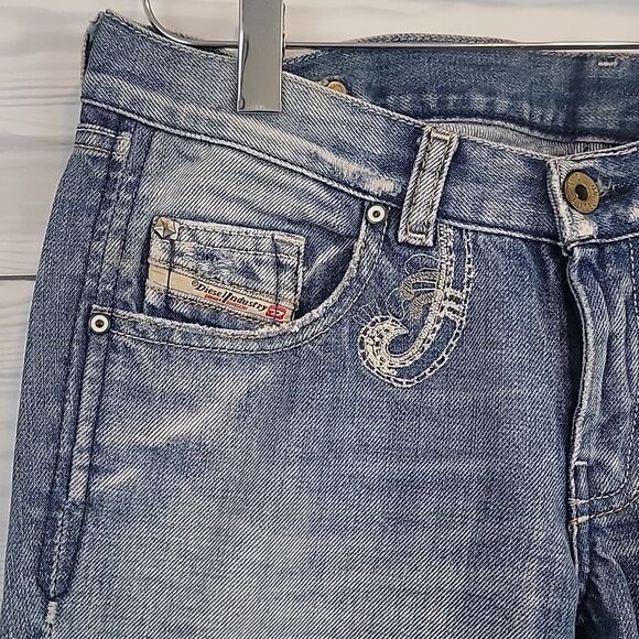 Diesel Doozy 0071J Jeans Blue Denim Distressed Size 28" X 32" - Picture 5 of 15